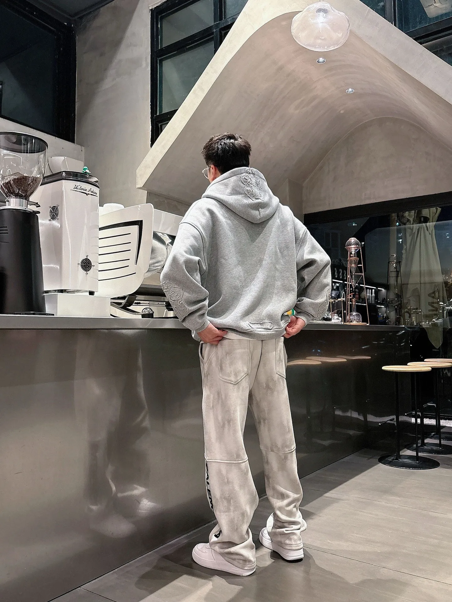 Balenciaga 🆕2026 Autumn and Winter New Arrival Casual Pants! The official website will be released simultaneously. Brand Classic LOGO casual pants, customized fabrics, excellent comfort and strong touch. Highly recognisable, perfect appearance and craftsmanship. Size:M-3XL